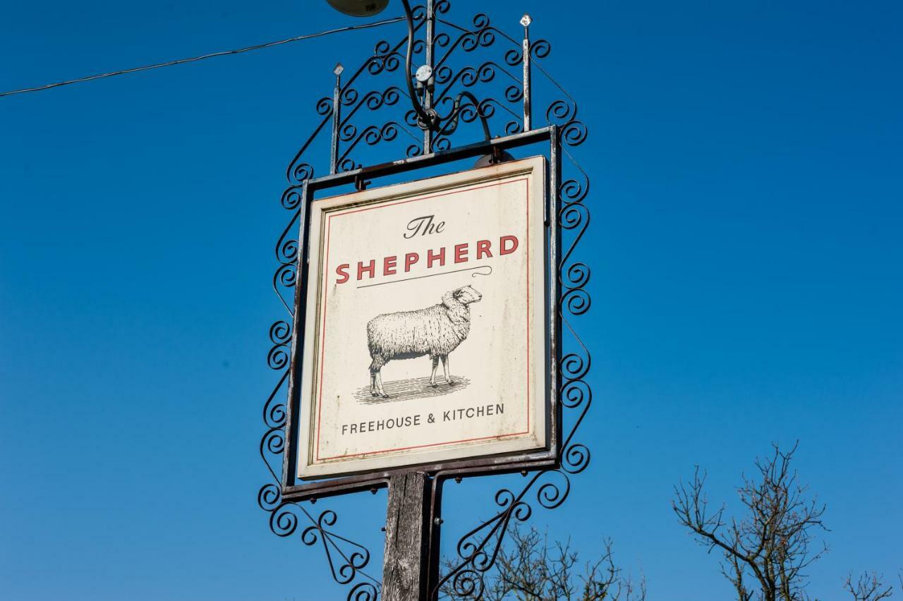 The Shepherd At Langham Boxted  Zewnętrze zdjęcie